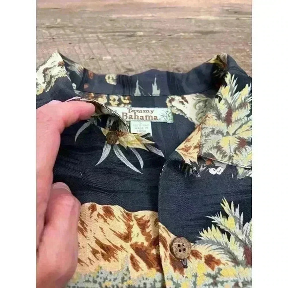 Tommy Bahama 100% Silk Camp Button Up Shirt Men's L Floral Hawaiian Black - Picture 4 of 11